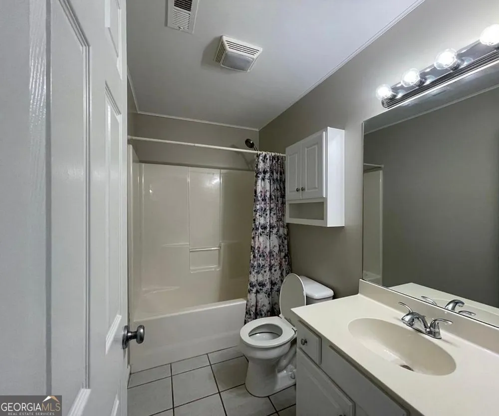 134 Brookstone DR SW Calhoun, GA 30701