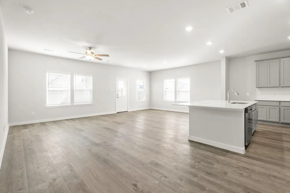 1597 Elm Court Angleton, TX 77515