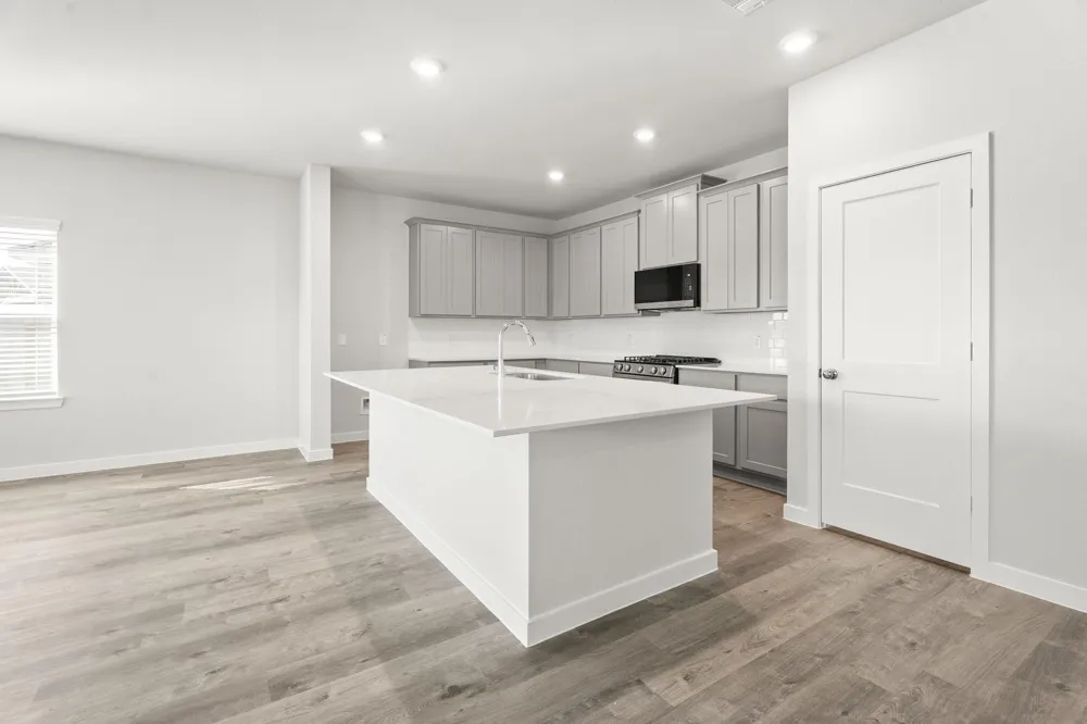 1597 Elm Court Angleton, TX 77515