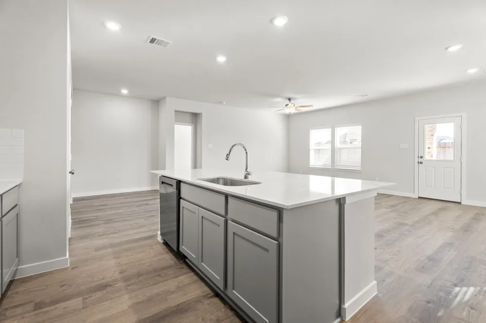 1597 Elm Court Angleton, TX 77515