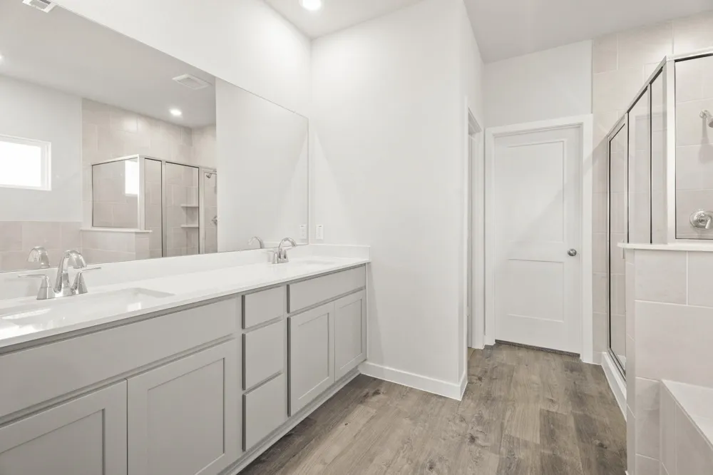 1597 Elm Court Angleton, TX 77515