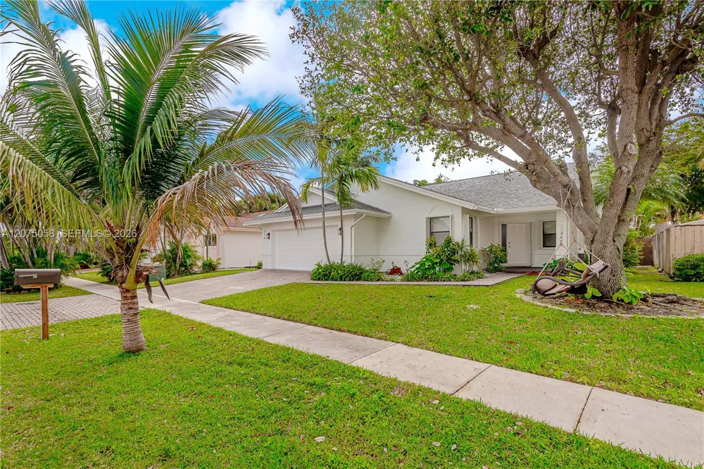 216 SE 9th St Dania Beach, FL 33004