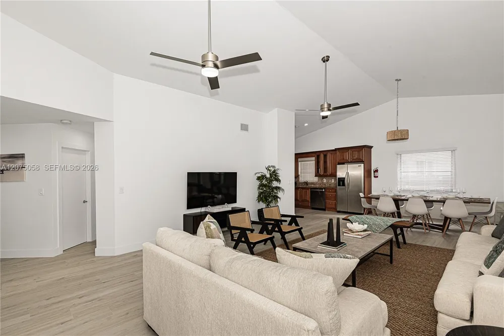 216 SE 9th St Dania Beach, FL 33004