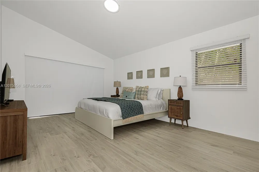 216 SE 9th St Dania Beach, FL 33004