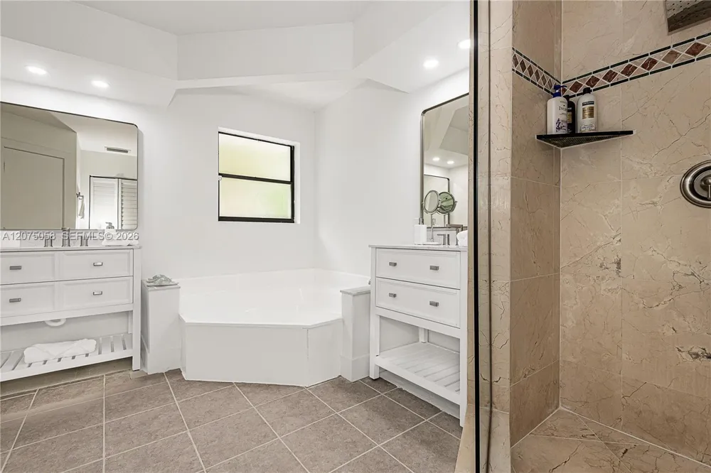 216 SE 9th St Dania Beach, FL 33004
