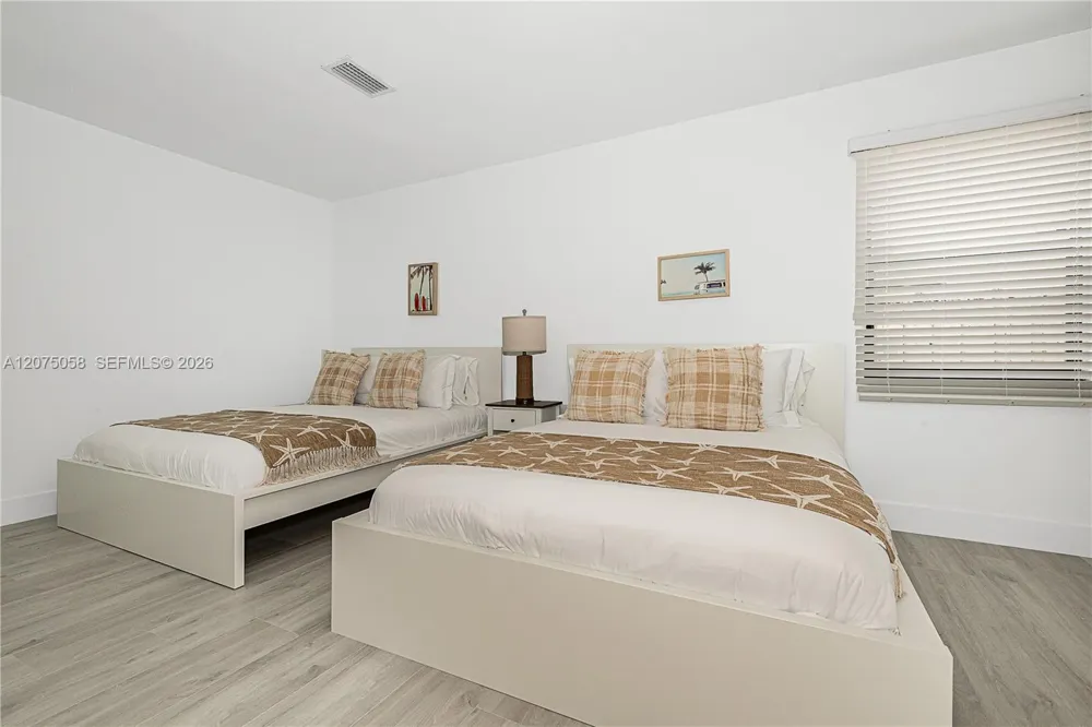 216 SE 9th St Dania Beach, FL 33004