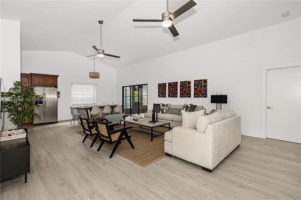 216 SE 9th St Dania Beach, FL 33004