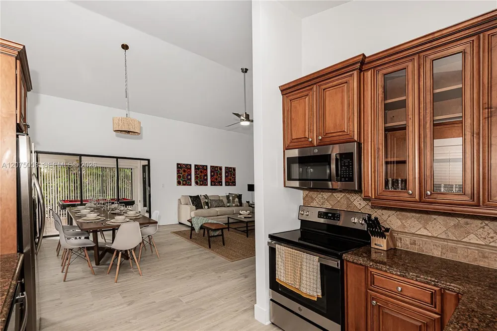 216 SE 9th St Dania Beach, FL 33004