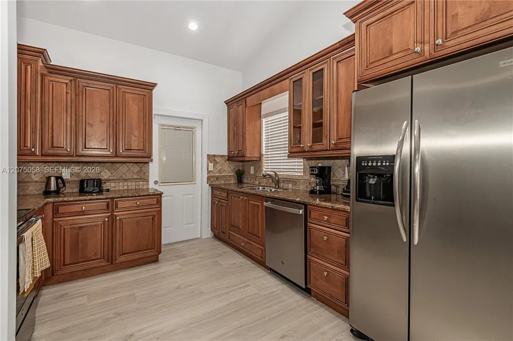 216 SE 9th St Dania Beach, FL 33004