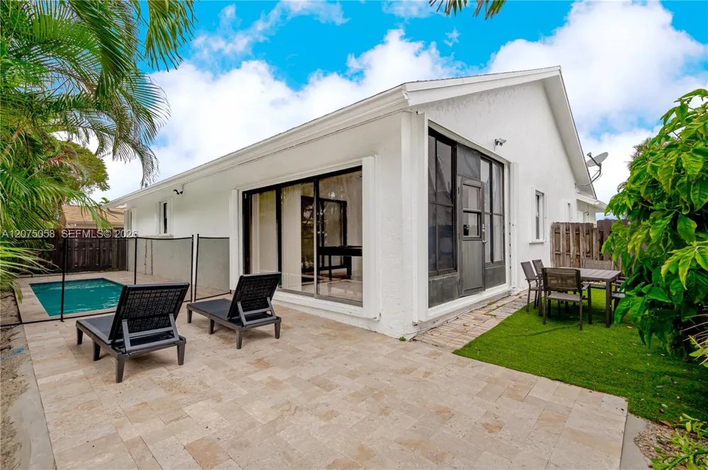 216 SE 9th St Dania Beach, FL 33004