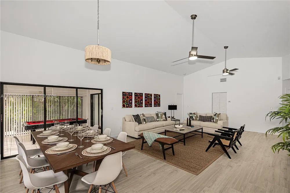 216 SE 9th St Dania Beach, FL 33004