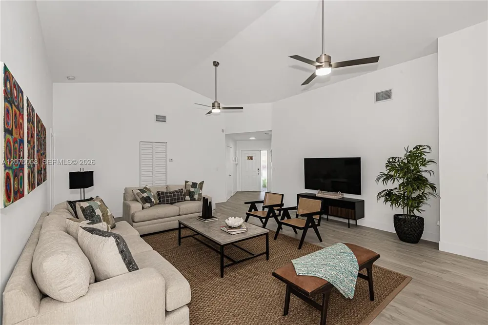 216 SE 9th St Dania Beach, FL 33004