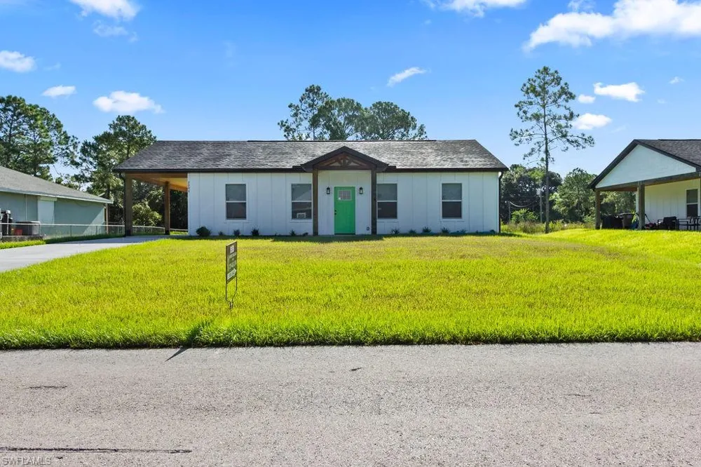 2004 Grayson Avenue Alva, FL 33920
