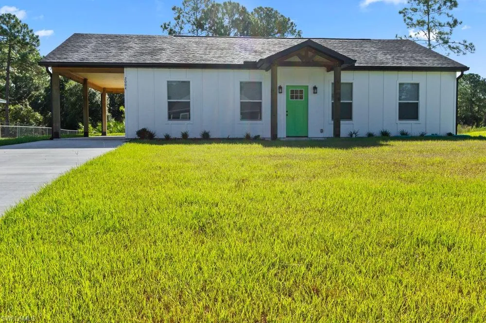 2004 Grayson Avenue Alva, FL 33920