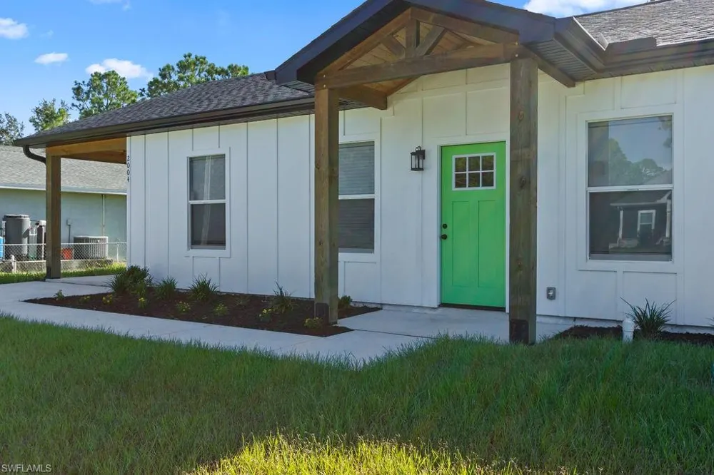 2004 Grayson Avenue Alva, FL 33920