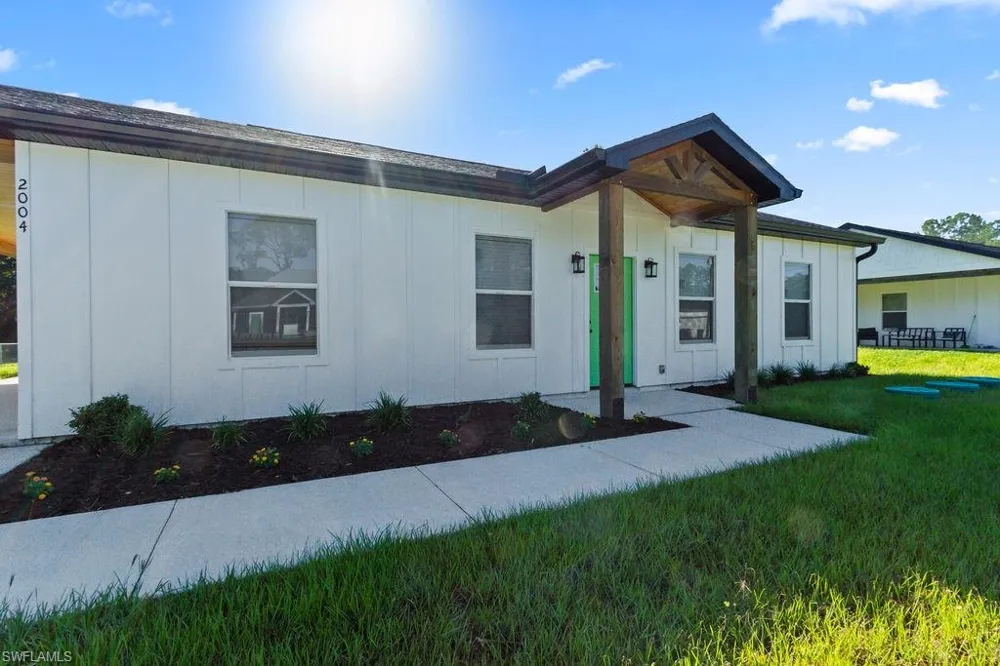 2004 Grayson Avenue Alva, FL 33920