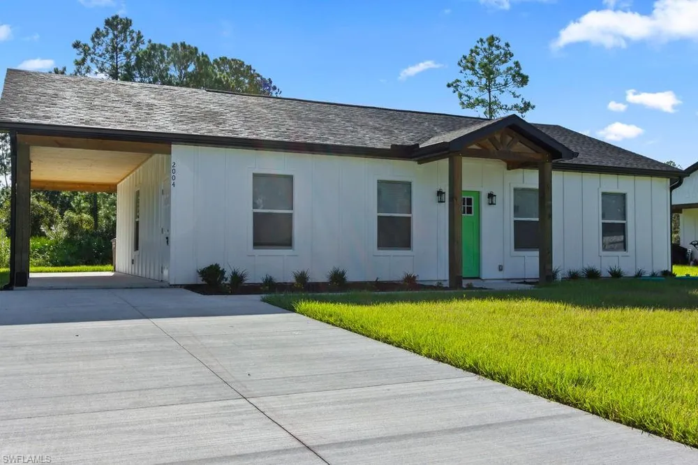 2004 Grayson Avenue Alva, FL 33920