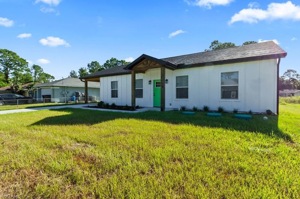 2004 Grayson Avenue Alva, FL 33920