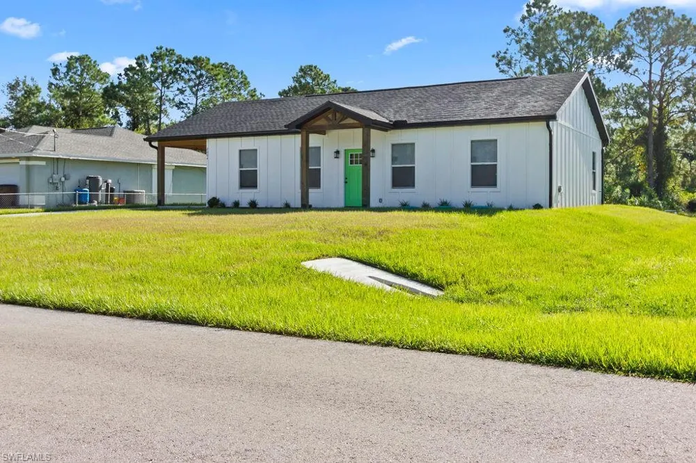 2004 Grayson Avenue Alva, FL 33920