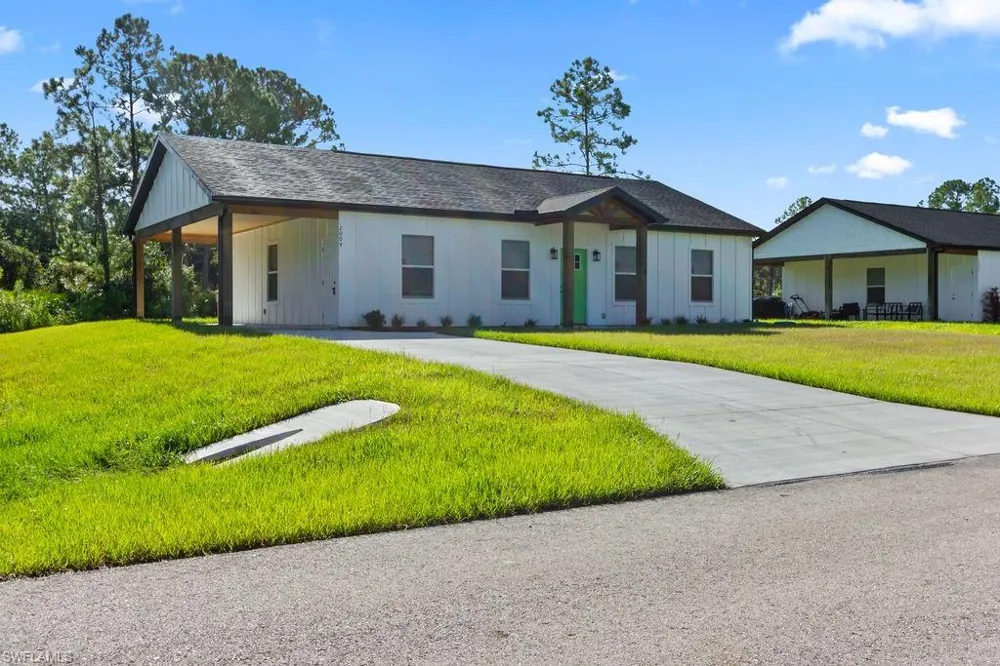 2004 Grayson Avenue Alva, FL 33920