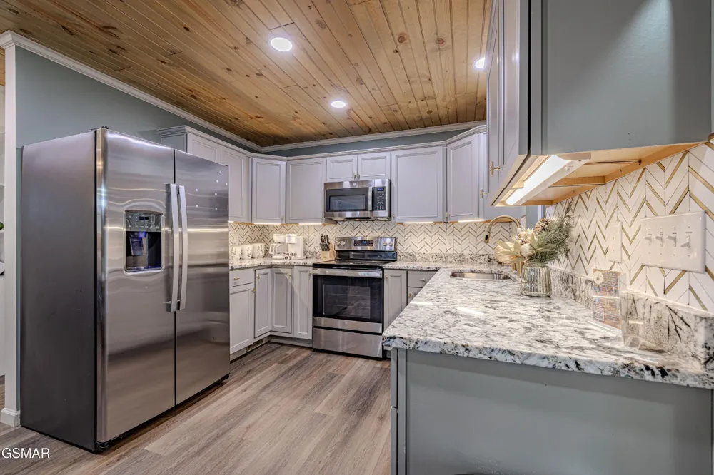 2759 Easy Street Sevierville, TN 37862