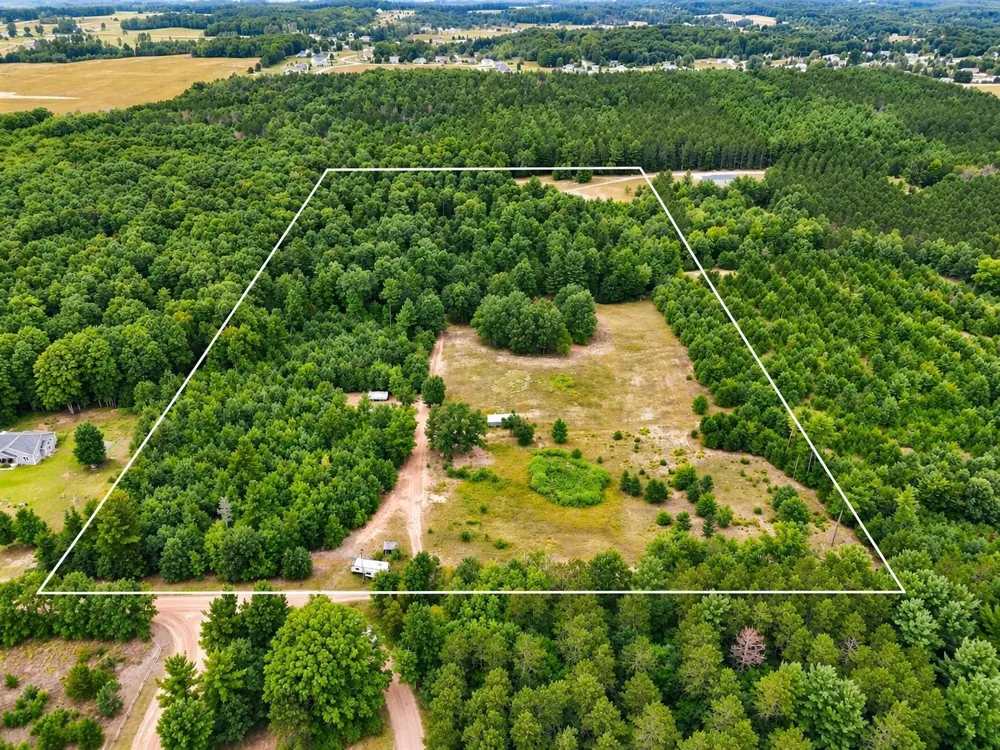1593 Eikey Road East Bay Township, MI 49696