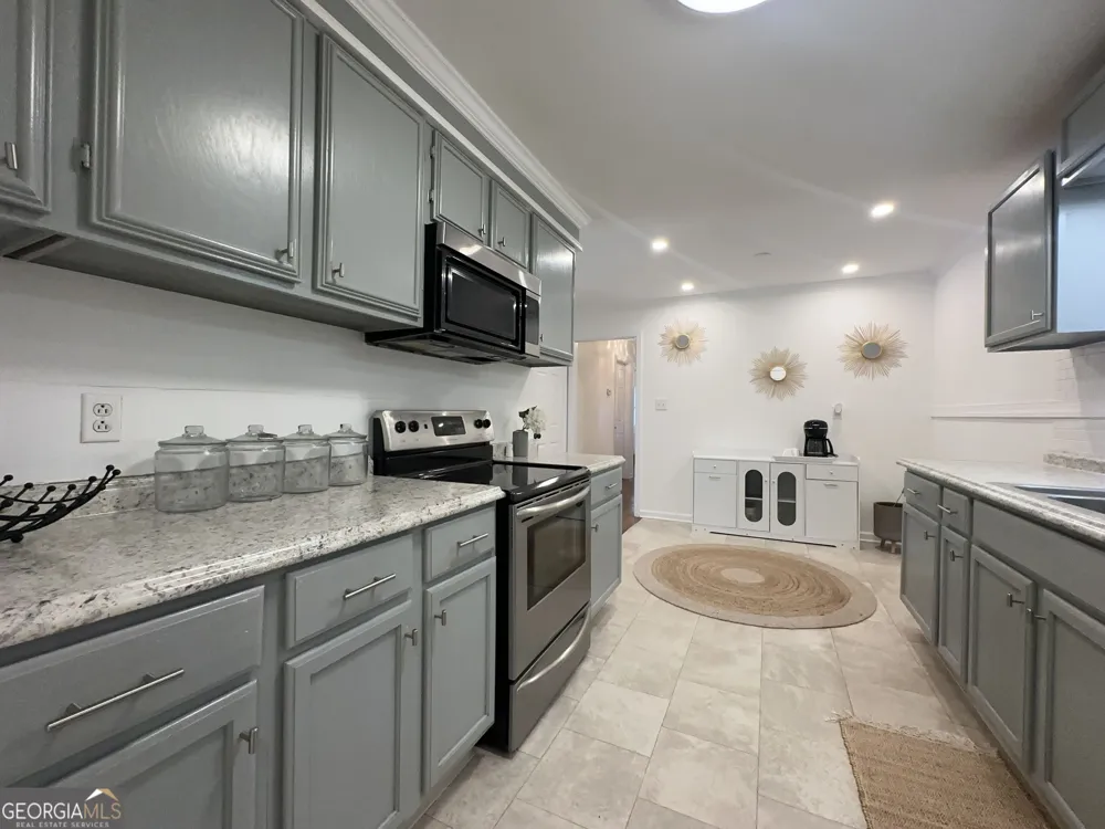 2498 Lakewood DR Kennesaw, GA 30152