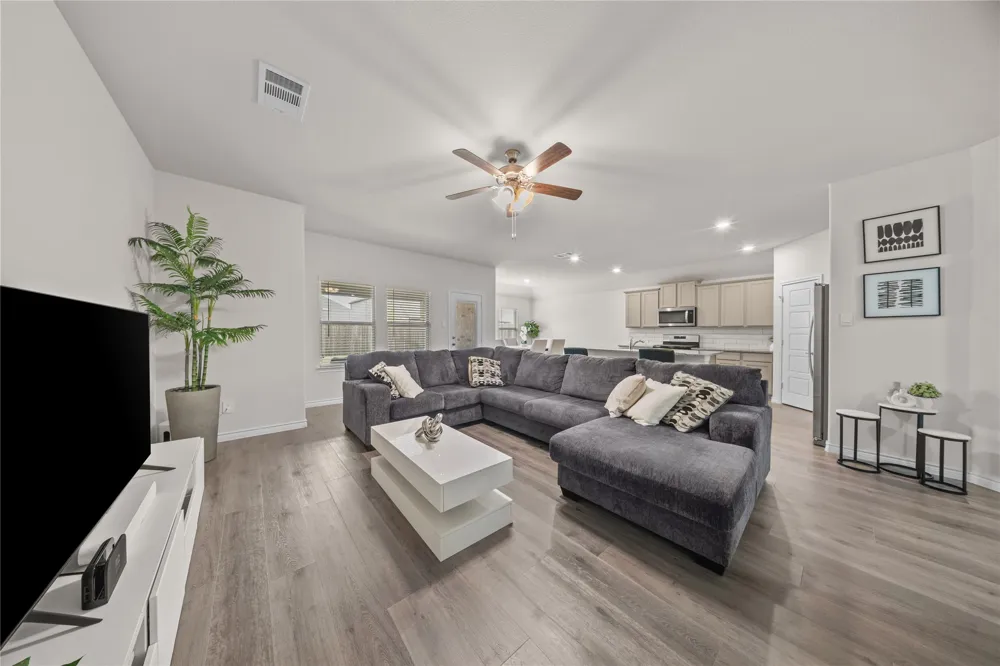 9805 Quail Pointe Road Aubrey, TX 76227