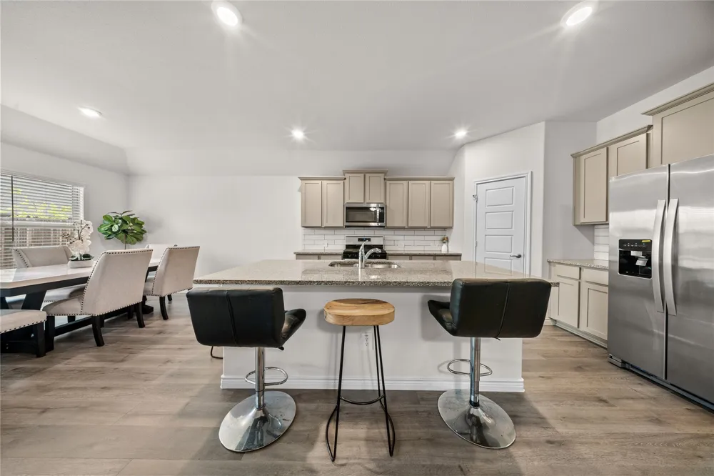 9805 Quail Pointe Road Aubrey, TX 76227