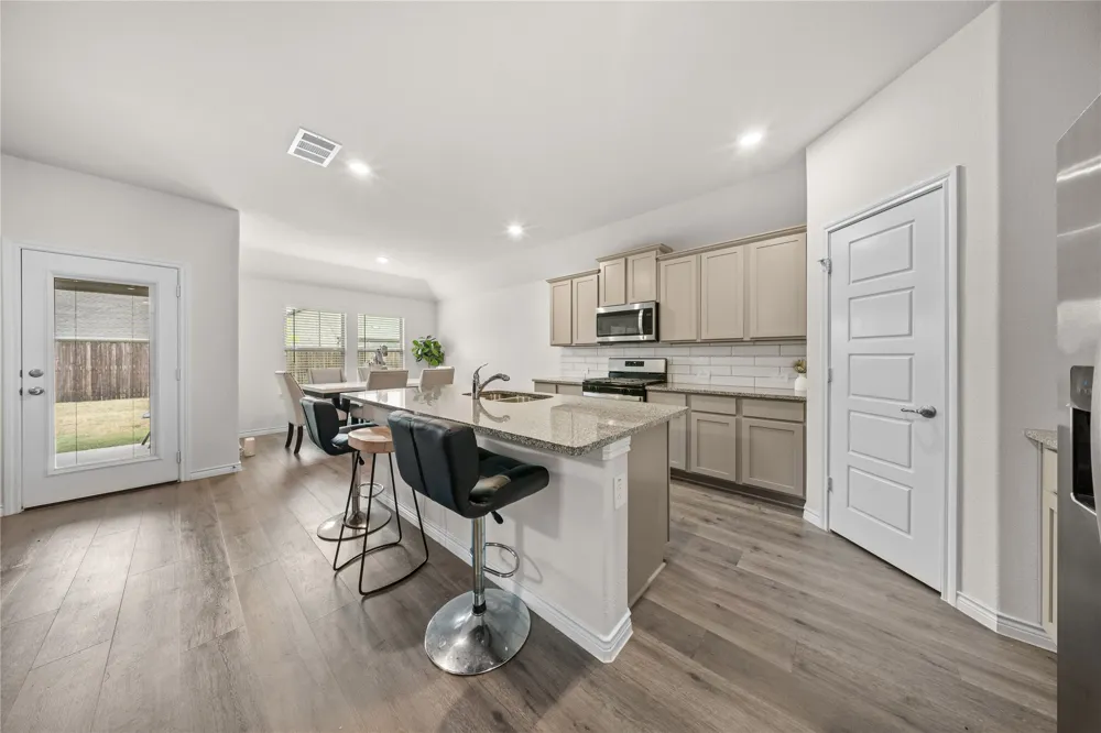 9805 Quail Pointe Road Aubrey, TX 76227