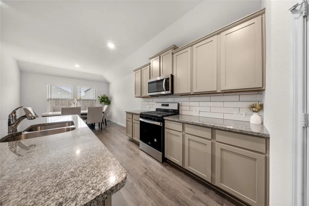 9805 Quail Pointe Road Aubrey, TX 76227