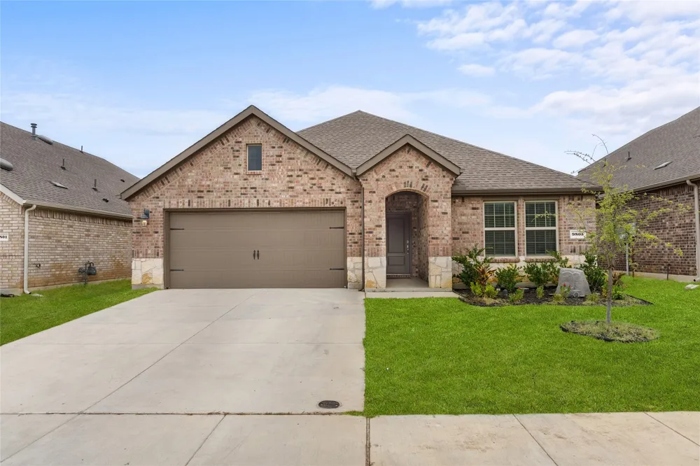 9805 Quail Pointe Road Aubrey, TX 76227