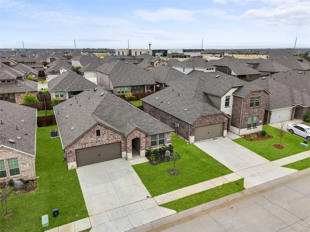 9805 Quail Pointe Road Aubrey, TX 76227