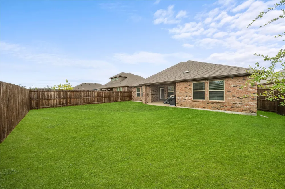 9805 Quail Pointe Road Aubrey, TX 76227
