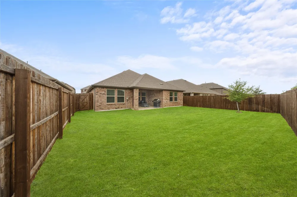 9805 Quail Pointe Road Aubrey, TX 76227