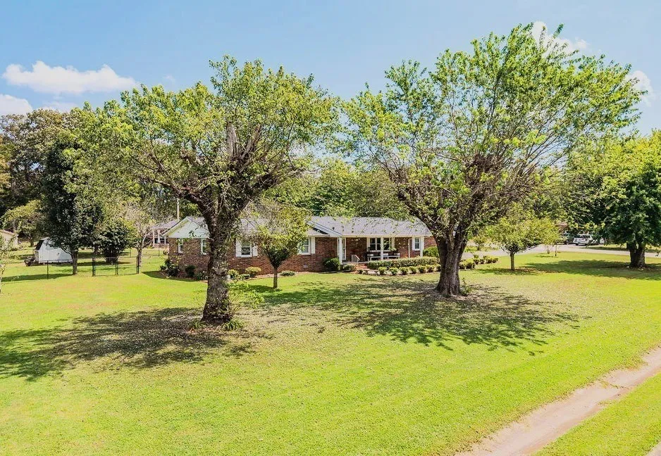 156 S Arrowhead Dr McMinnville, TN 37110