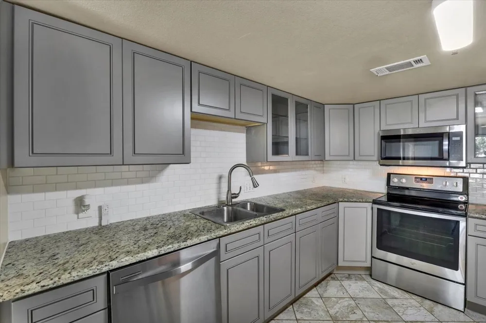 114 Harbor Drive #219 Runaway Bay, TX 76426