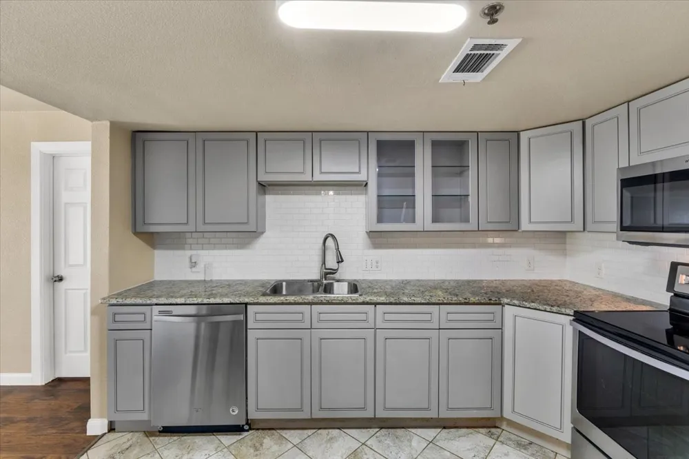 114 Harbor Drive #219 Runaway Bay, TX 76426