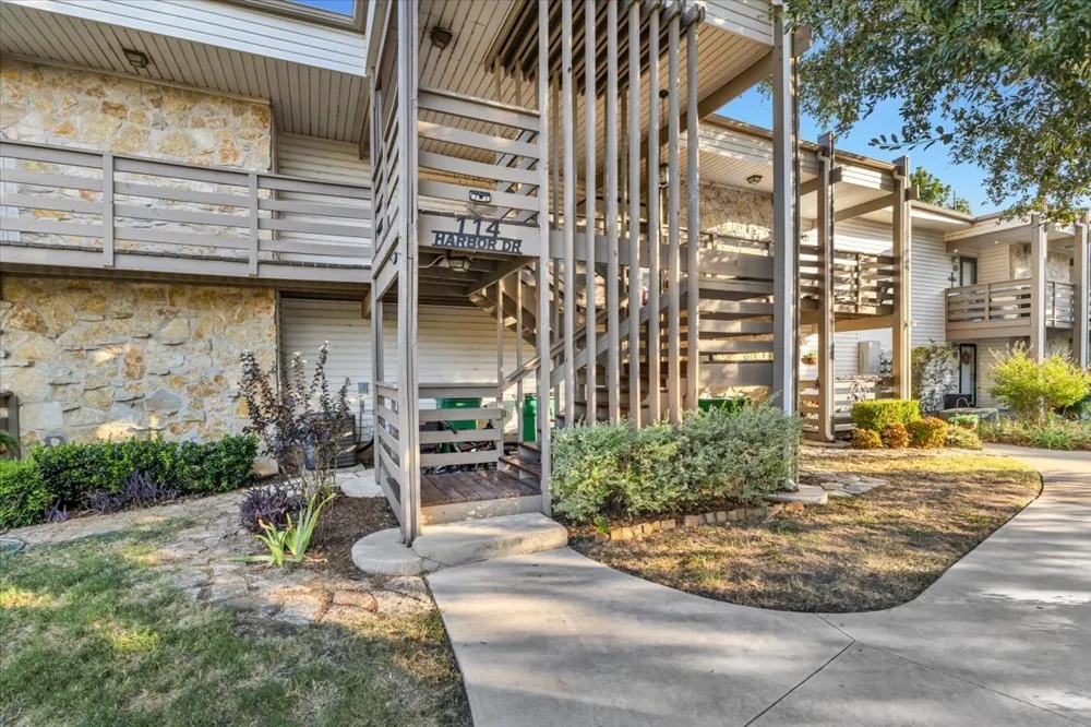 114 Harbor Drive #219 Runaway Bay, TX 76426