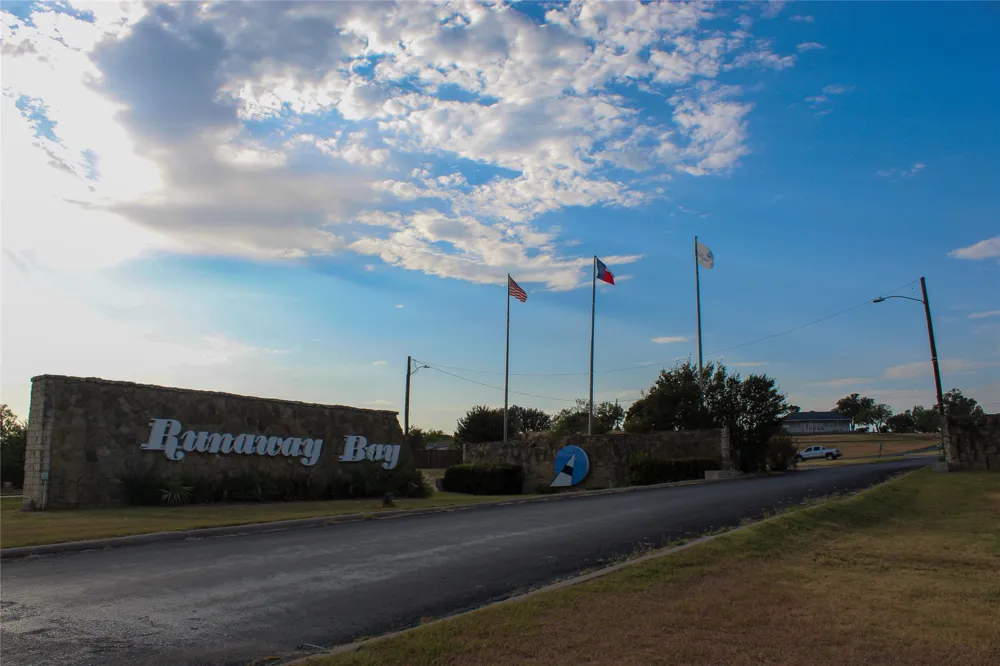 114 Harbor Drive #219 Runaway Bay, TX 76426