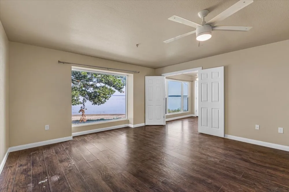114 Harbor Drive #219 Runaway Bay, TX 76426