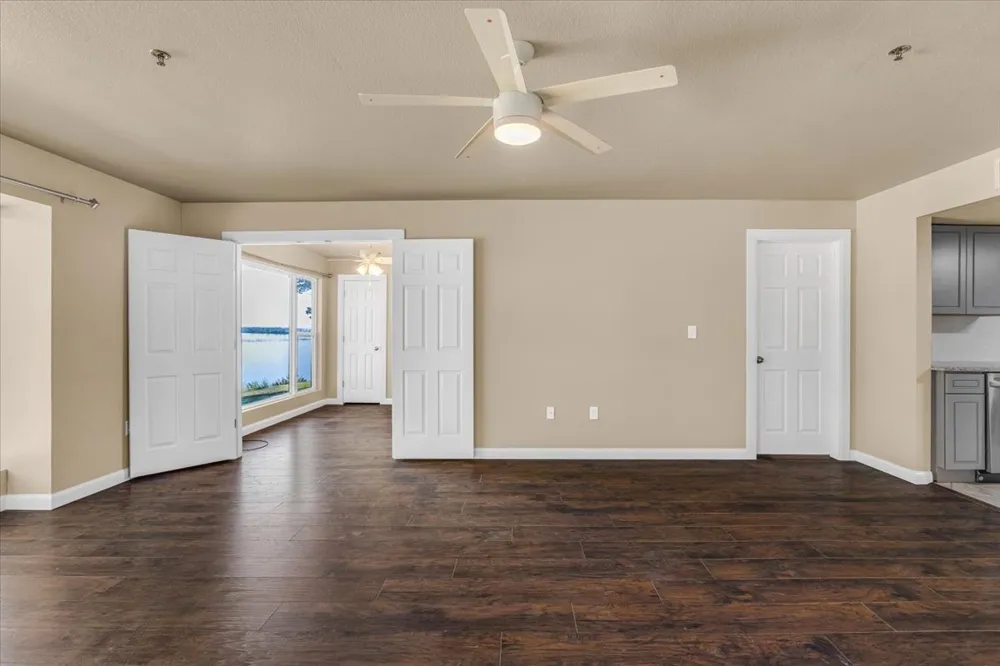 114 Harbor Drive #219 Runaway Bay, TX 76426