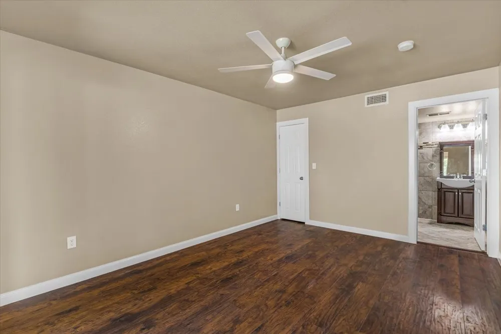 114 Harbor Drive #219 Runaway Bay, TX 76426