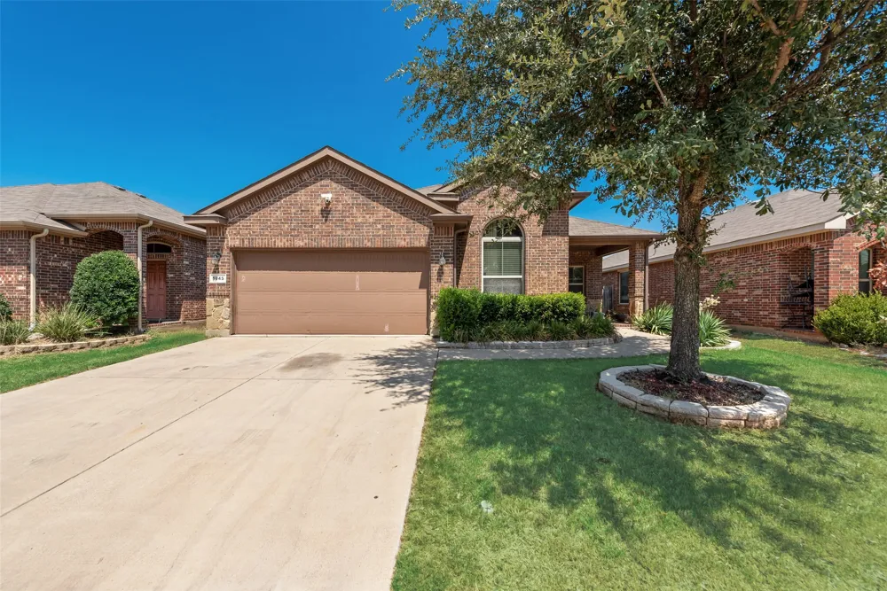 1045 Doe Meadow Drive Fort Worth, TX 76028