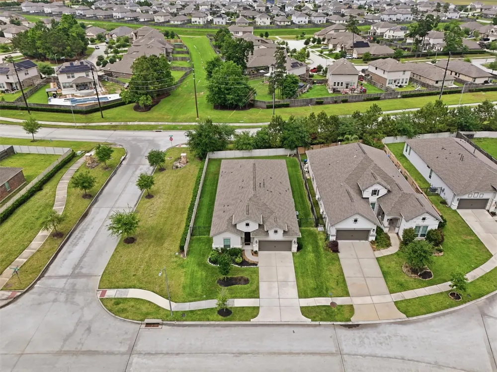 6071 Windward Falls Way Porter, TX 77365
