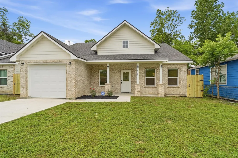 6109 Woodrow Street Texas City, TX 77591