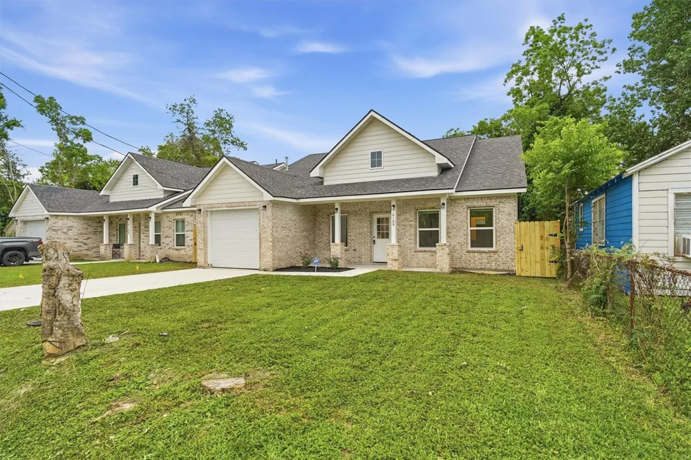 6109 Woodrow Street Texas City, TX 77591