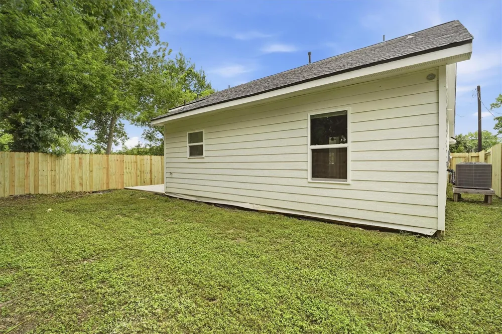 6109 Woodrow Street Texas City, TX 77591