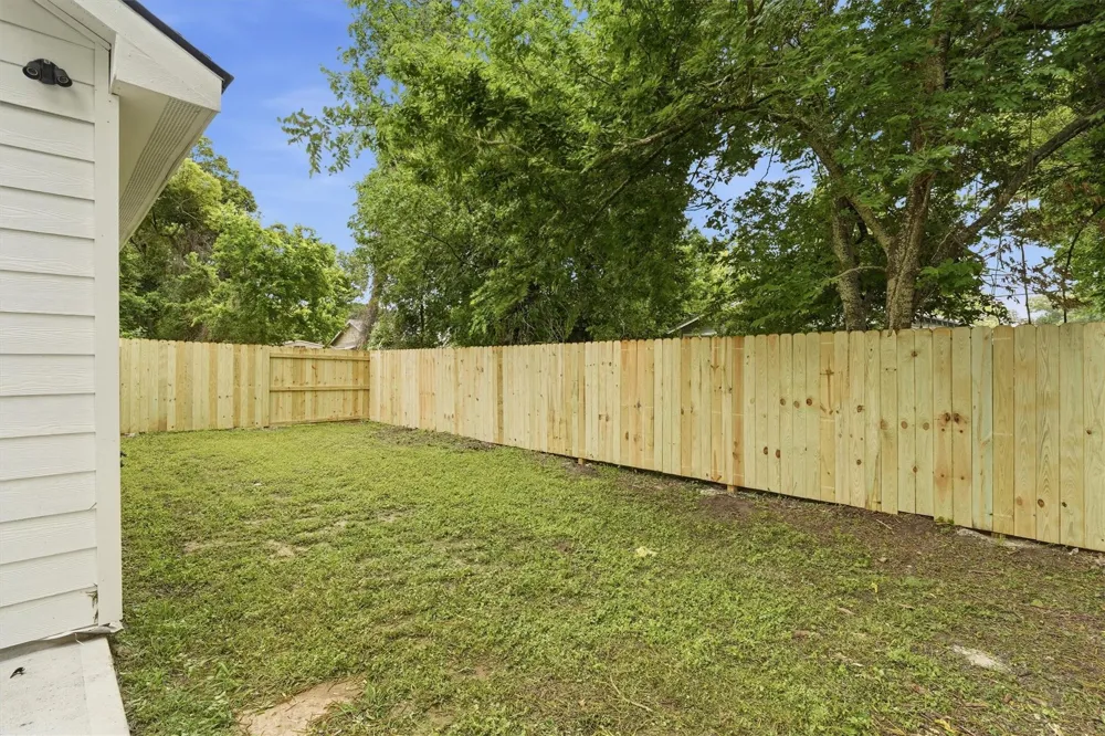 6109 Woodrow Street Texas City, TX 77591