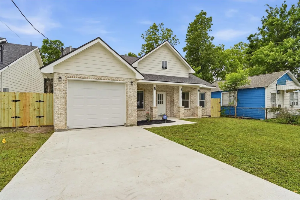6109 Woodrow Street Texas City, TX 77591